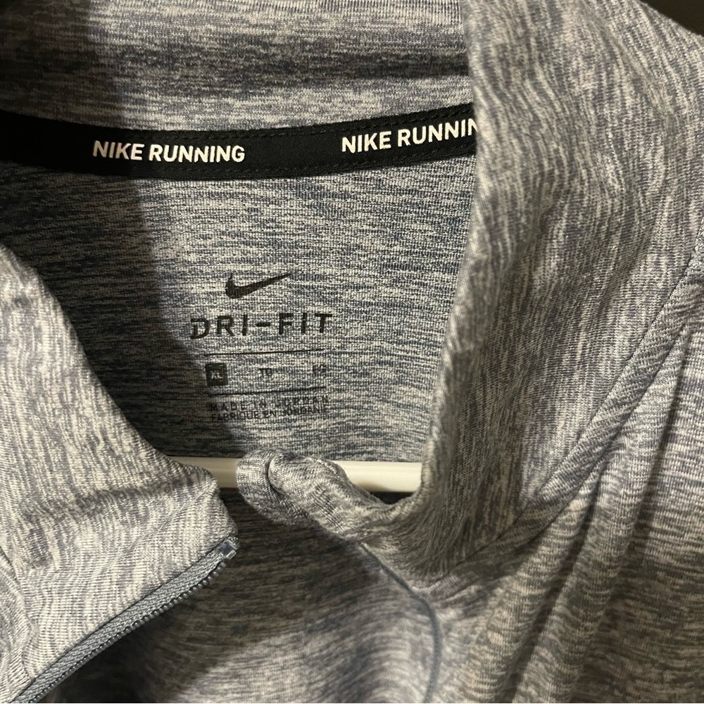 Women’s Nike half zip - Picture 4 of 4